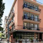 Scarlet Hotel 3*