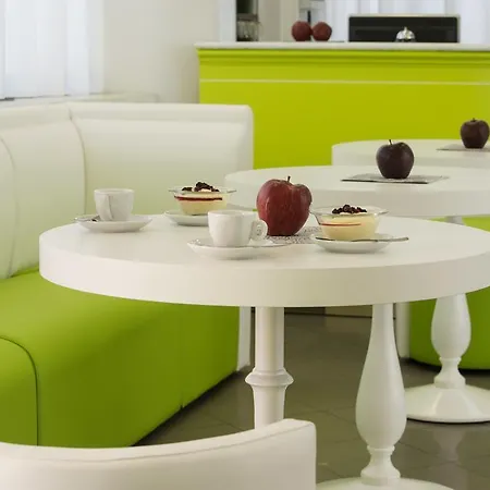 Scarlet Римини