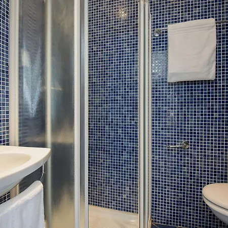 Otel Scarlet 3*