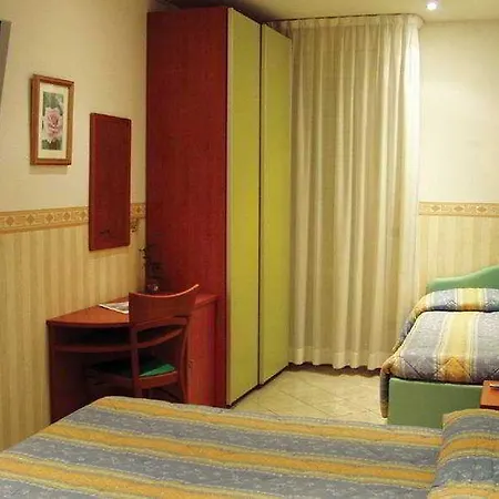Scarlet Hotel 3*