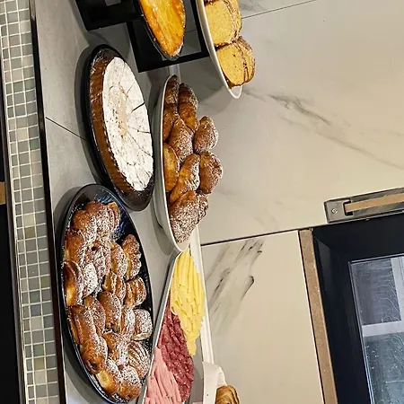 Scarlet רימיני